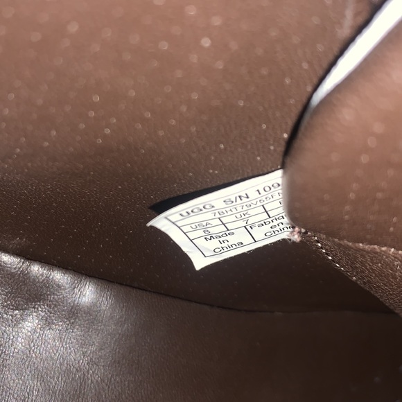 Men’s Ugg’s size 8 - Picture 6 of 6